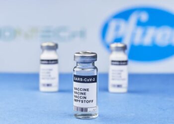 Sabe quanto tempo leva a fazer efeito cada vacina contra a Covid-19?