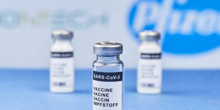 Sabe quanto tempo leva a fazer efeito cada vacina contra a Covid-19?