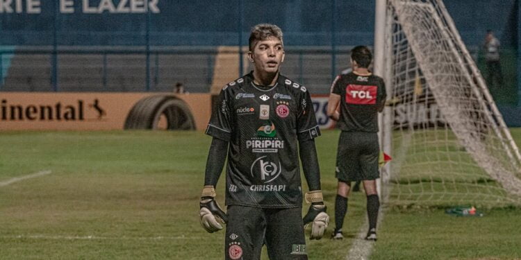 Jaílson, goleiro do 4 de Julho testa positivo para Covid-19
