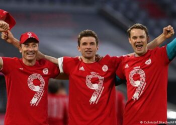 Robert Lewandowski, Thomas Müller e Manuel Neuer celebram mais um título na Bundesliga