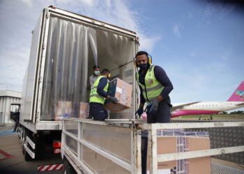 Piauí recebe maior lote de vacinas da Pfizer e vai distribuir para os 224 municípios pela 1ª vez