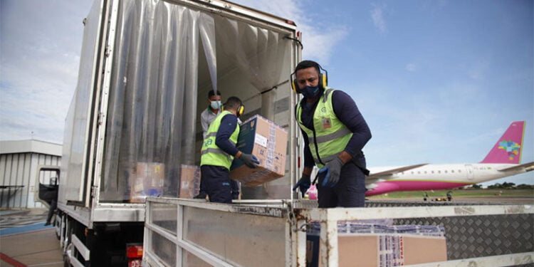 Piauí recebe maior lote de vacinas da Pfizer e vai distribuir para os 224 municípios pela 1ª vez