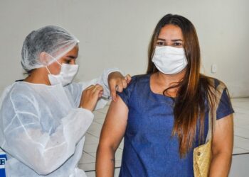 Saúde de Piripiri vacina pessoas de 59 anos sem comorbidades e grupos prioritários