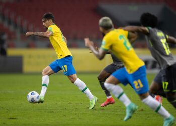 Brasil vence marcação do Equador e dispara na ponta das Eliminatórias