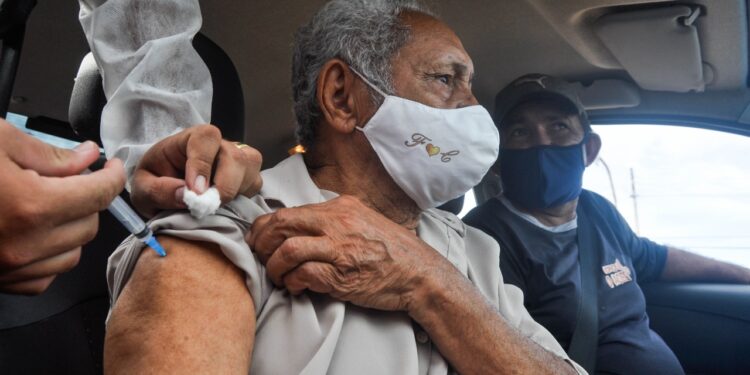 Piripiri imuniza idosos de 85 a 89 anos com 2ª dose de vacina