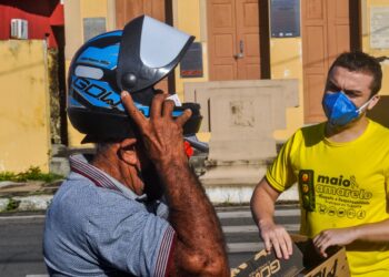 SUTRAN faz nova ação educativa em Piripiri e doa capacetes a motociclistas
