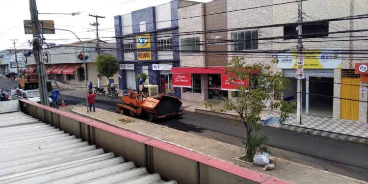 Obra e pavimentação asfáltica seguem acontecendo no centro comercial de Piripiri
