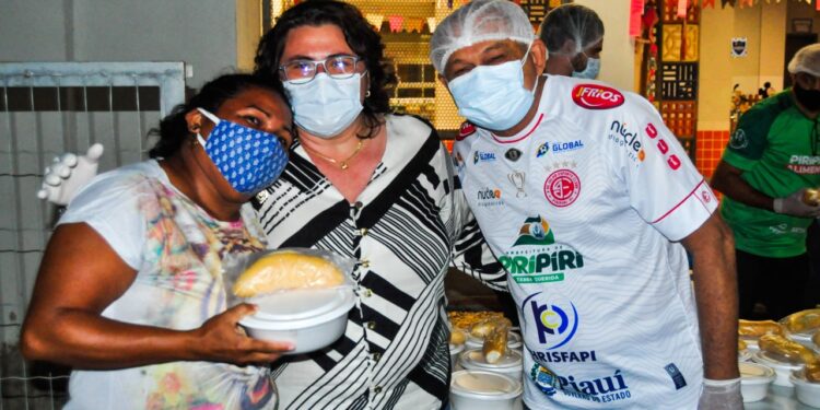 Piripiri Alimenta distribui 1.200 refeições na primeira semana