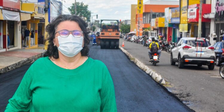 Avenida 4 de Julho ganha novo asfalto que melhora a mobilidade no centro de Piripiri