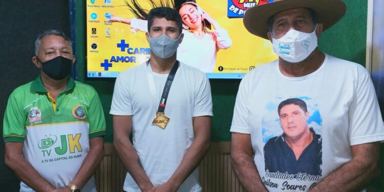 Medalha de ouro Eduardo Alves é entrevistado pelo Kiko Silva no Café com Notícias