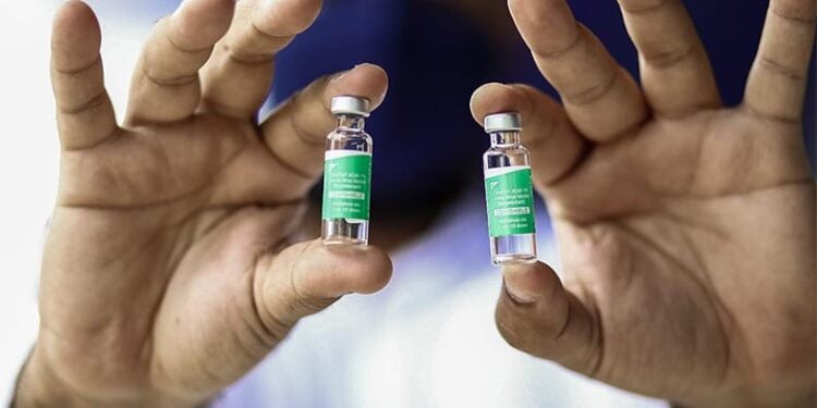 Coronavac é segura e induz resposta imune em crianças e adolescentes, diz estudo