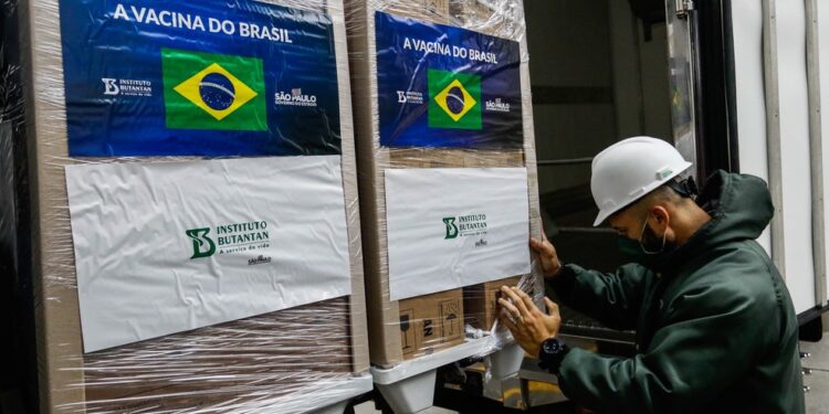 Butantan retoma entregas e libera 800 mil doses da CoronaVac