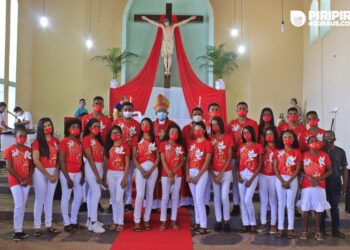 Paróquia Sagrado Coração de Jesus realiza o sacramento da crisma para  300 jovens e adultos