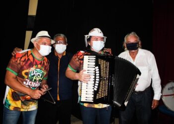 “Bela” Piripiri Junina versão drive-in