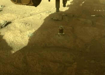 Objeto fotografado em Marte parece um sabre de luz de “Star Wars”