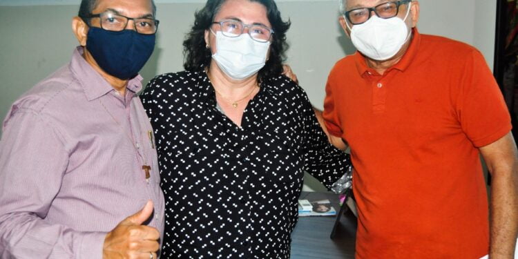 Prefeitura de Piripiri e Paróquia de Nossa Senhora dos Remédios fazem reunião de planejamento do festejo da padroeira