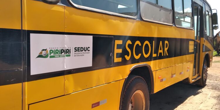 Prefeitura de Piripiri recupera frota de ônibus escolar da SEDUC