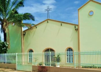 Festejo de Santa Teresinha no bairro Floresta teve início nesta terça(13)