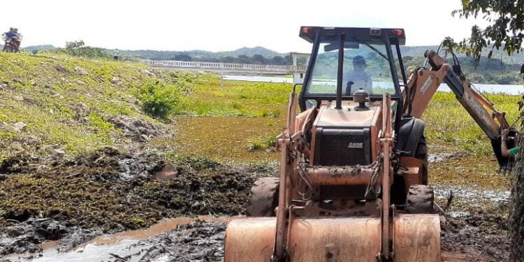 Força tarefa na limpeza do Açude Caldeirão