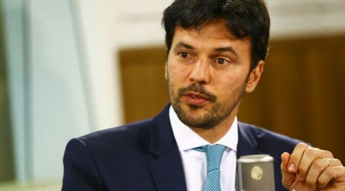 Privatização dos Correios: Ministro faz apelo em rede nacional