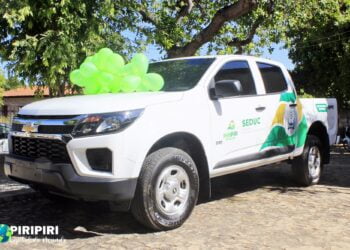 Seduc Piripiri adquire primeiro veículo com recursos próprios