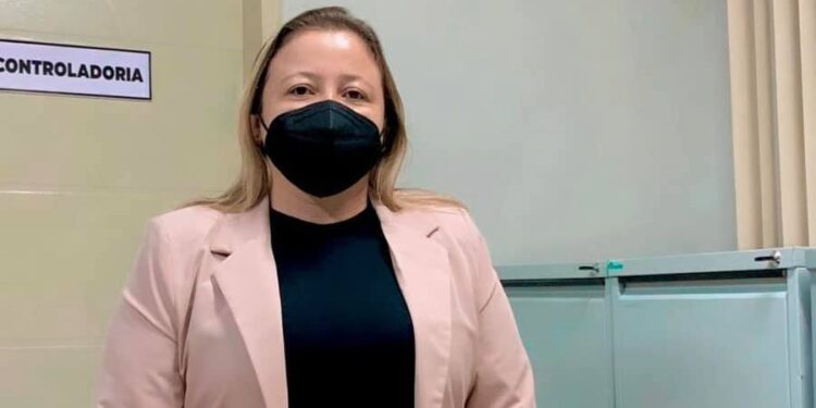 Vereadora Nayla Barbosa vota a favor de dois projetos de lei, que garante recurso extra para a educação municipal