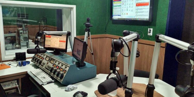 FM Cidade ganha prêmio “Marcas e Talentos” como emissora de rádio mais ouvida em Piripiri