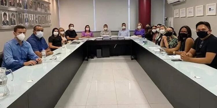 Secretária Tânia Monteiro e técnicos da SEDUC têm encontro com presidente nacional da UNDIME, em Brasília-DF.