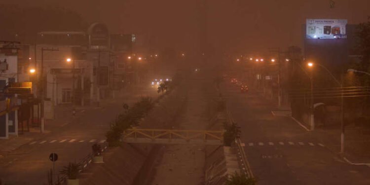 Tempestade de areia que atingiu Franca e outros municípios no interior de São Paulo neste domingo, 26, é conhecida como 'haboob' e formada por poeira, queimadas e tempo seco em contato com ventos fortes das chuvas