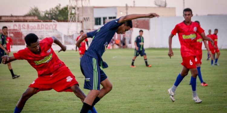 Com jogos acirrados e muitos gols Super Copa Piripiri que entra em fase eliminatória