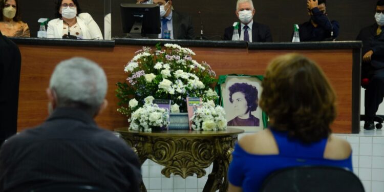 Prefeitura e Câmara Municipal realizam homenagens à escritora Cléa Rezende em Piripiri