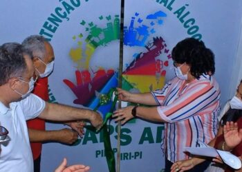 Em inauguração da sede do CAPs AD, Jôve Oliveira anuncia recursos para a Policlínica de Piripiri
