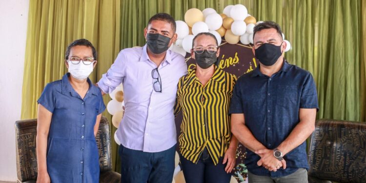 SEDUC homenageia gestores do município pela passagem do Dia do Diretor