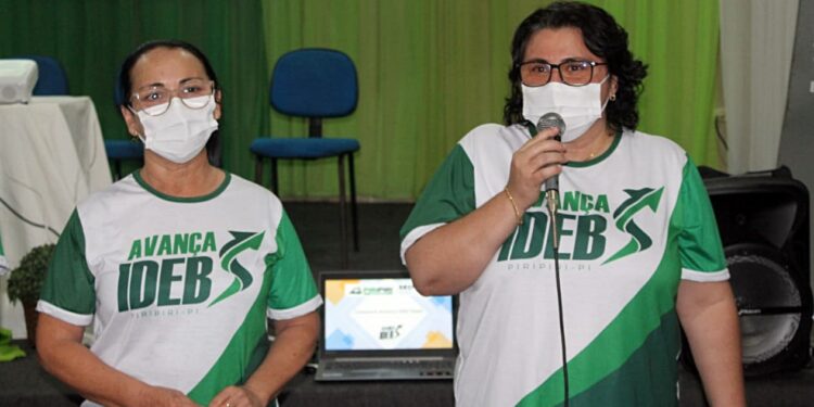 Prefeitura de Piripiri e SEDUC realizam entrega do prêmio Professores da rede municipal