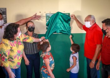 Prefeita Jôve entrega oitava escola reformada e adequada