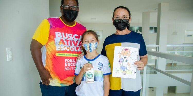 Aluna da rede municipal de Piripiri está na final de concurso para escolha de mascote do PRO Alfabetização