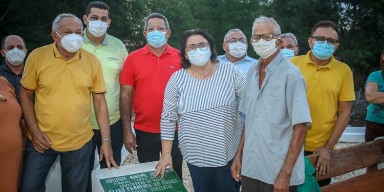 Em maratona de inaugurações, Prefeita Jôve Oliveira entrega obras na localidade Vertentes