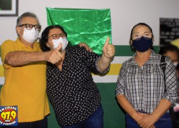Prefeita Jôve Oliveira realiza inaugurações no Pé do Morro