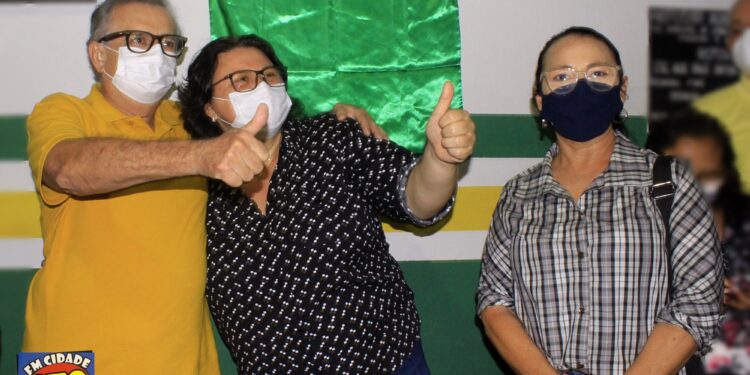 Prefeita Jôve Oliveira realiza inaugurações no Pé do Morro