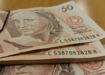 Salário mínimo passa a ser de R$ 1.212 a partir de amanhã