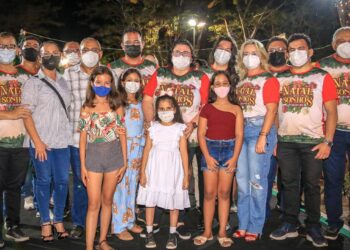 Natal dos sonhos atrai centenas de famílias para a praça da Bandeira