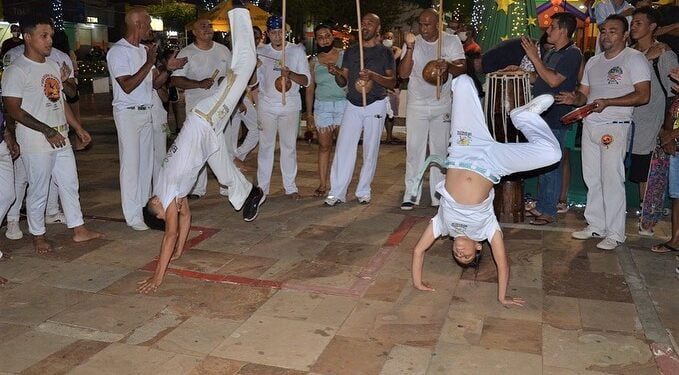 Capoeira Escravos Brancos se apresenta no Natal dos Sonhos de Piripiri