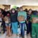 Profissionais da limpeza pública recebem cesta básica da Prefeita Jôve Oliveira