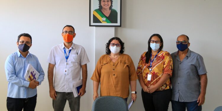 Em reunião com técnicos da equatorial prefeita Jôve Oliveira viabiliza projetos e obras para o município