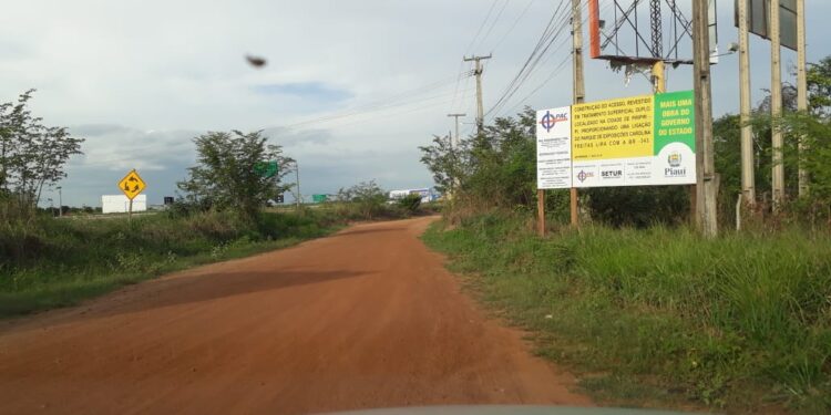 Pavimentação de acesso ao parque de exposições Carolina Freitas Lira nos Criulis, foi iniciada