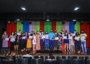 SEDUC entrega medalhas conquistadas na Olimpíada Brasileira de Astronomia e Astronáutica (OBA)