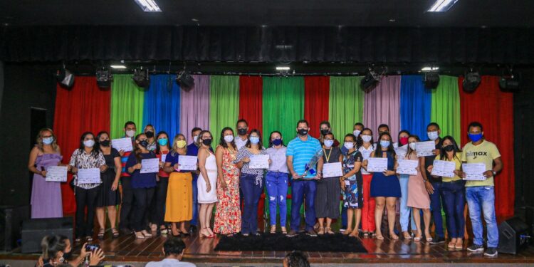 SEDUC entrega medalhas conquistadas na Olimpíada Brasileira de Astronomia e Astronáutica (OBA)