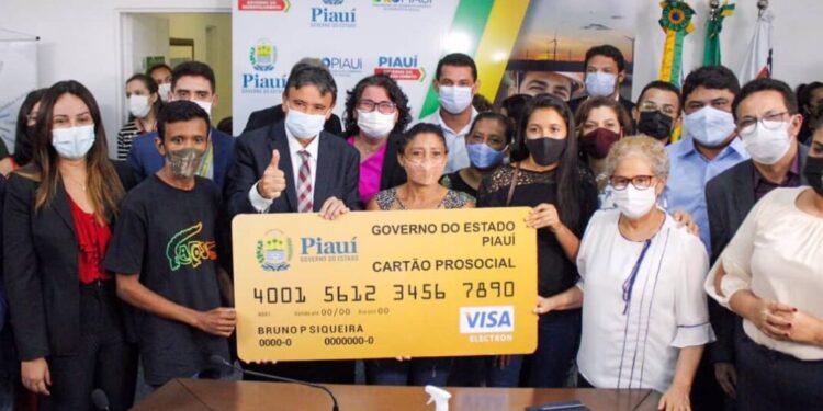 Prefeita Jôve Oliveira participa do lançamento do Cartão Pro Social no Palácio do Karnak