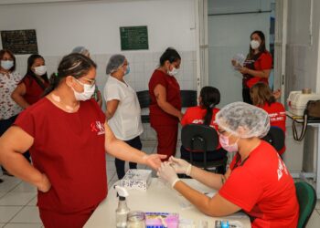 CTA visita Hospital Chagas Rodrigues com a campanha Dezembro Vermelho