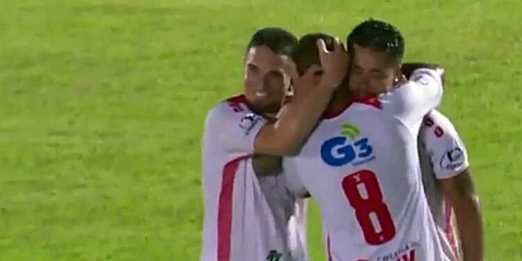 4 de Julho vence o Oeirense na volta do torcedor ao Ytacoatiara